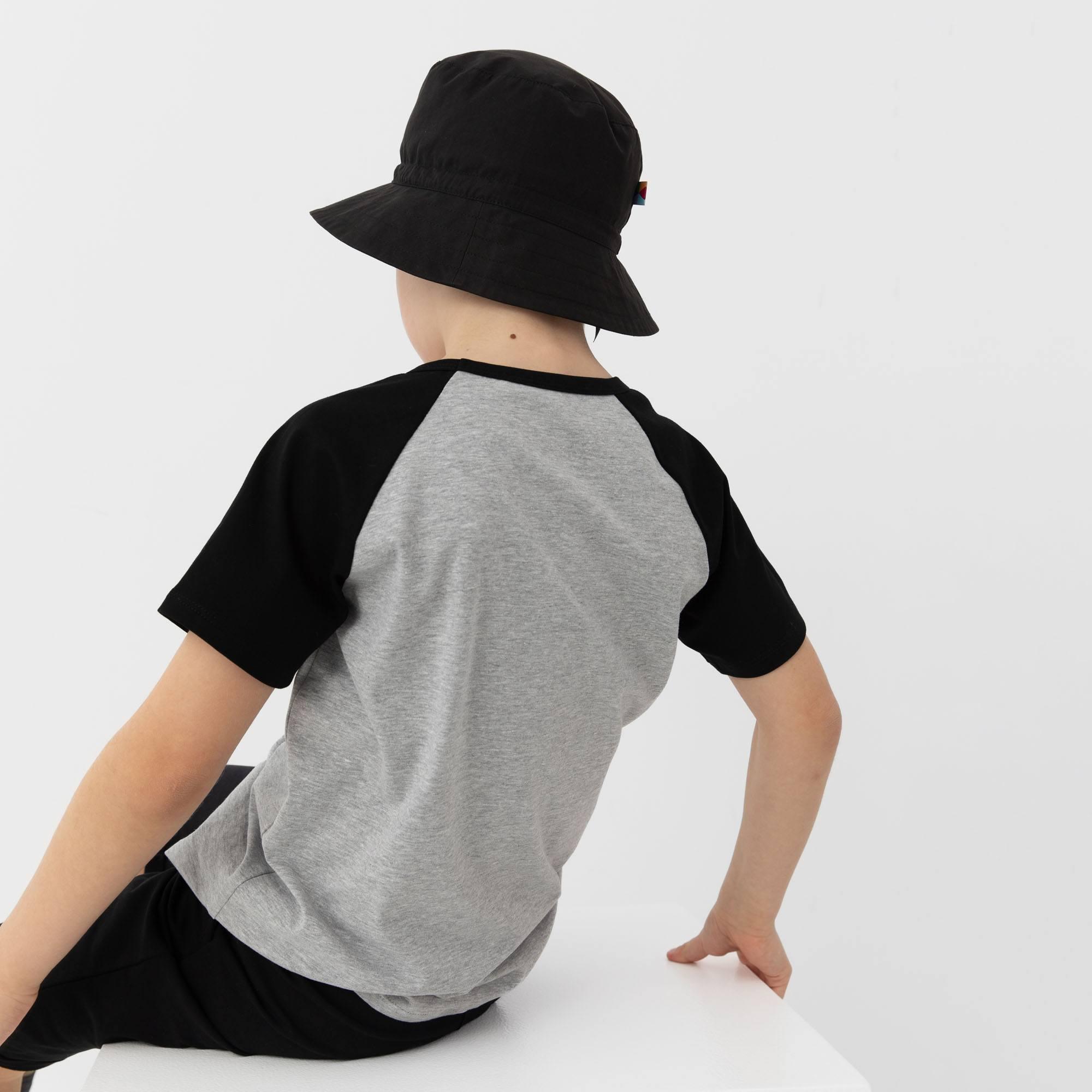 Black bucket hat