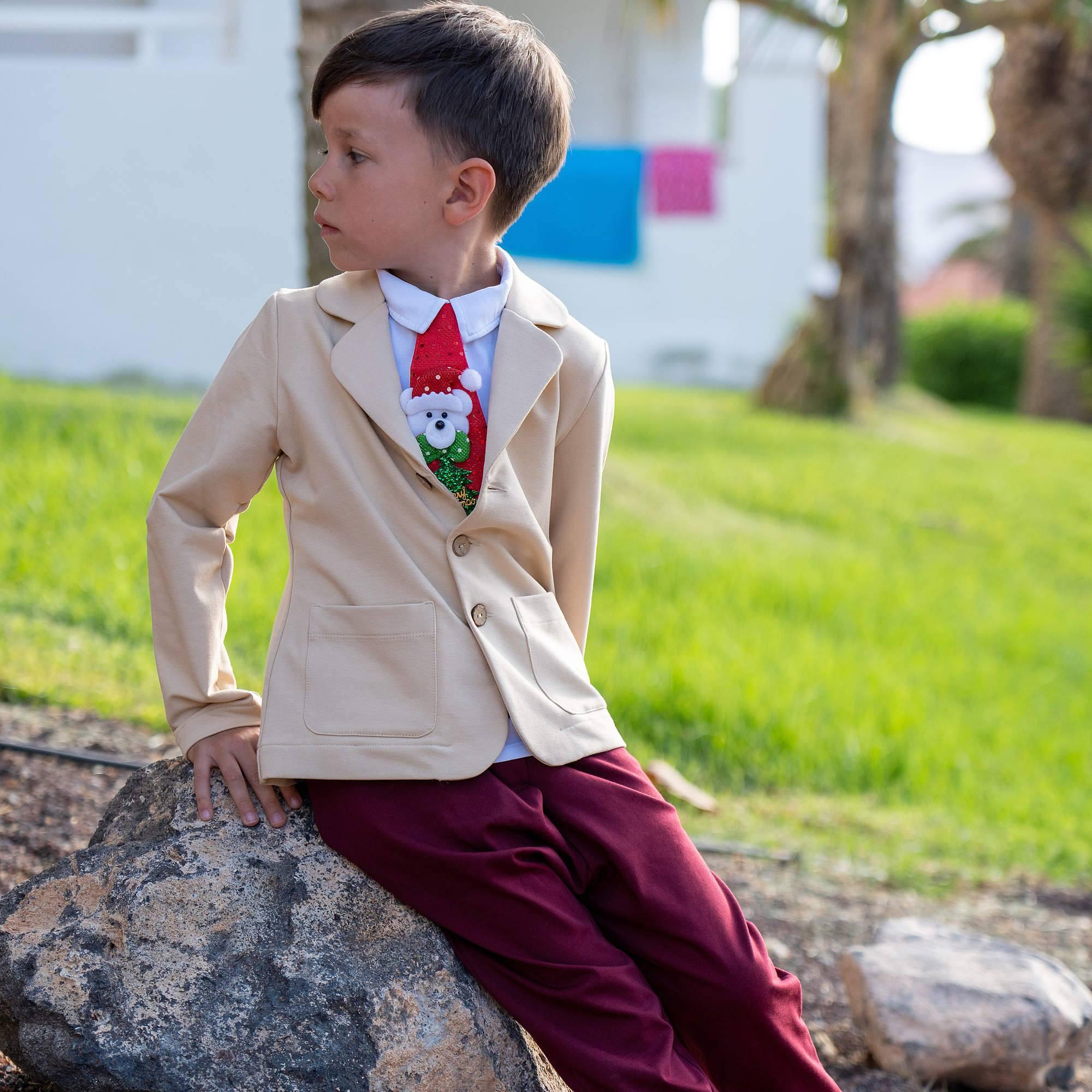 Burgundy pants with a pleat