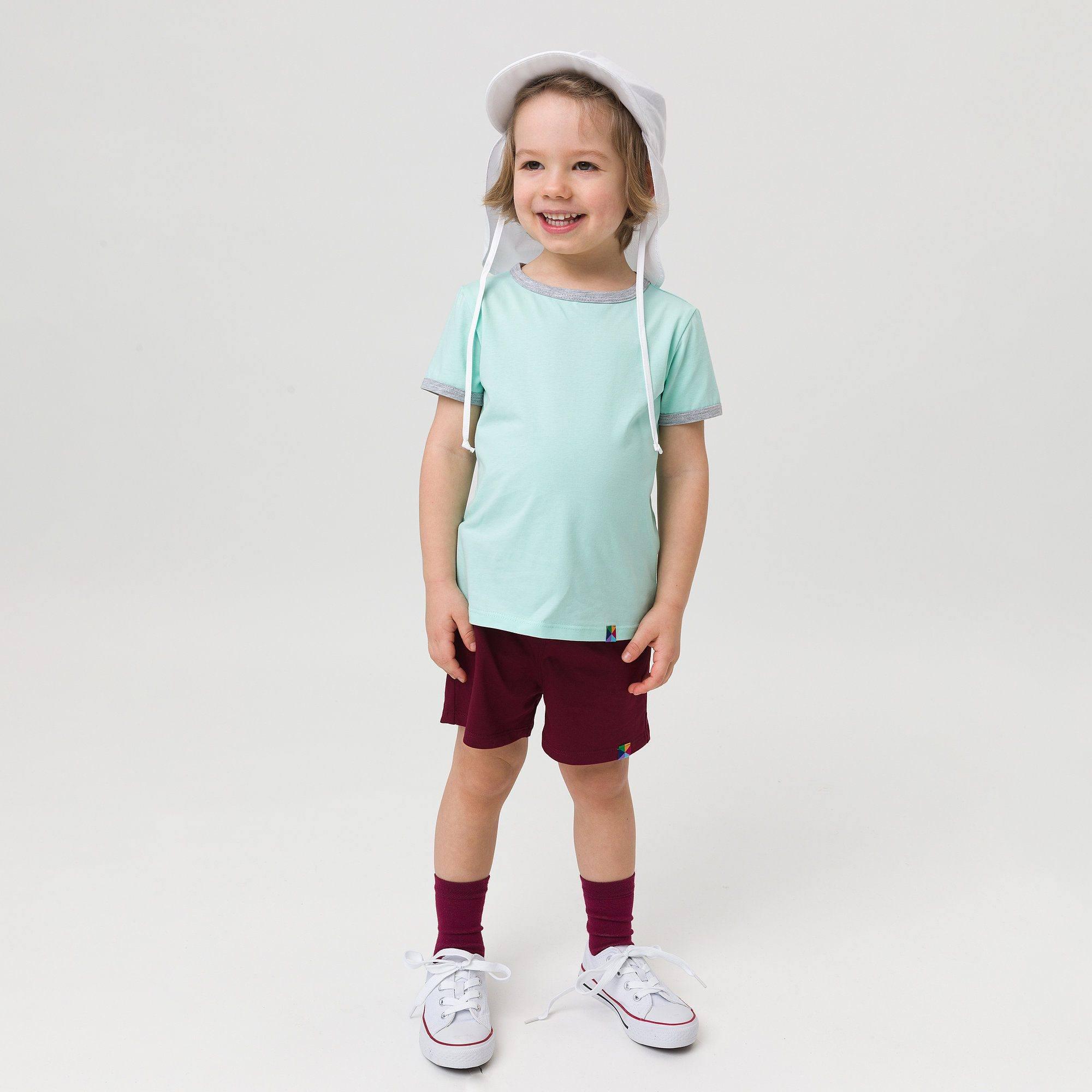 White brimmed cap 2-5 y