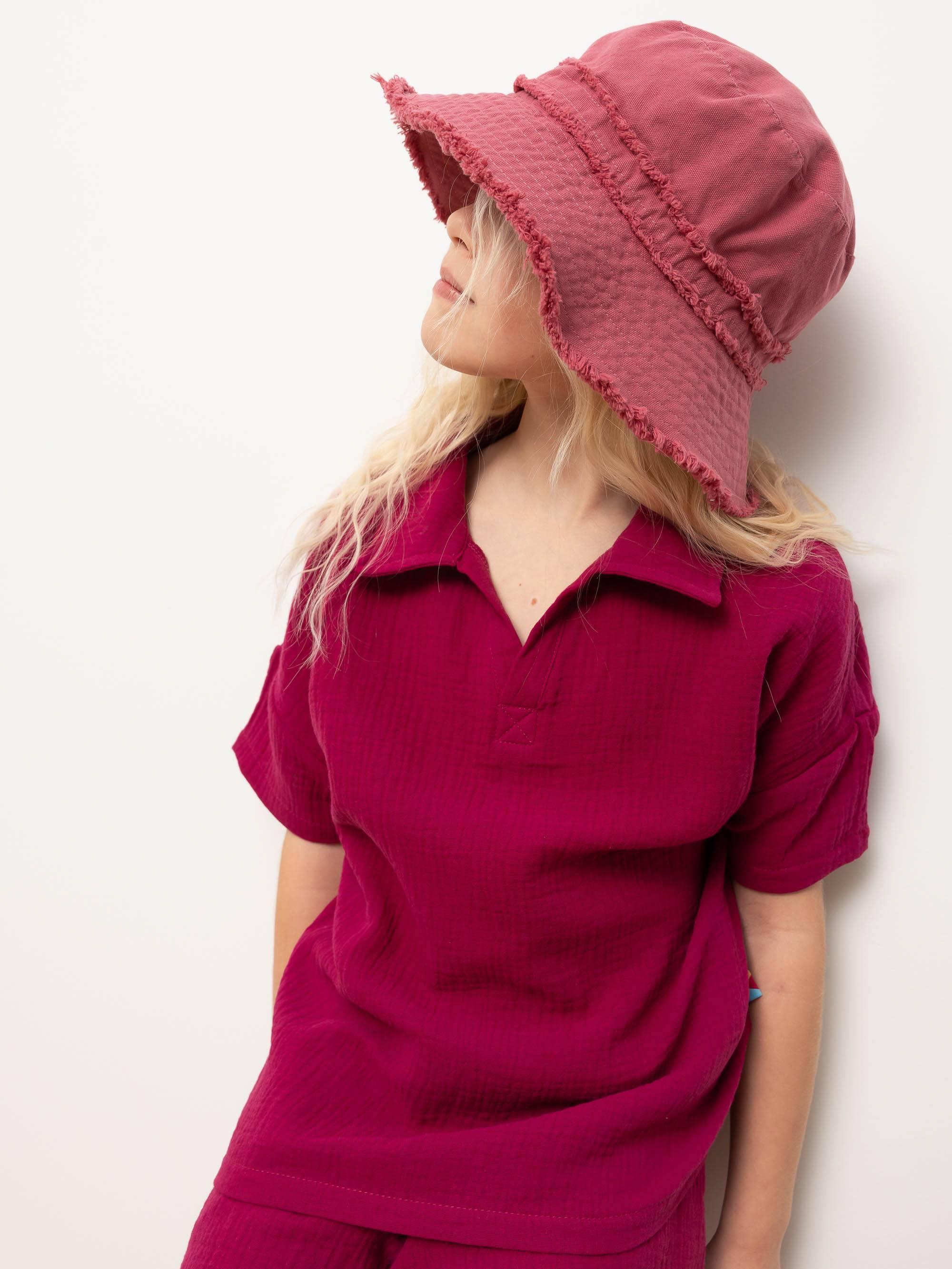 Light raspberry bucket hat made of thicker fabric