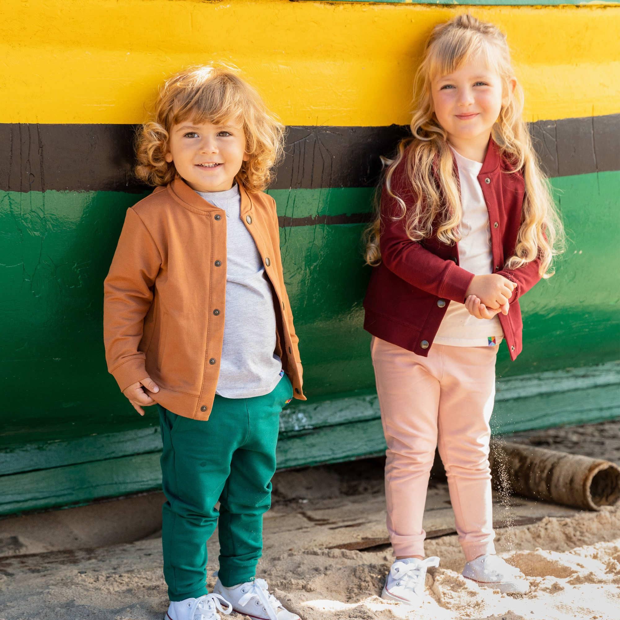 Bottle-green joggers with a back pocket