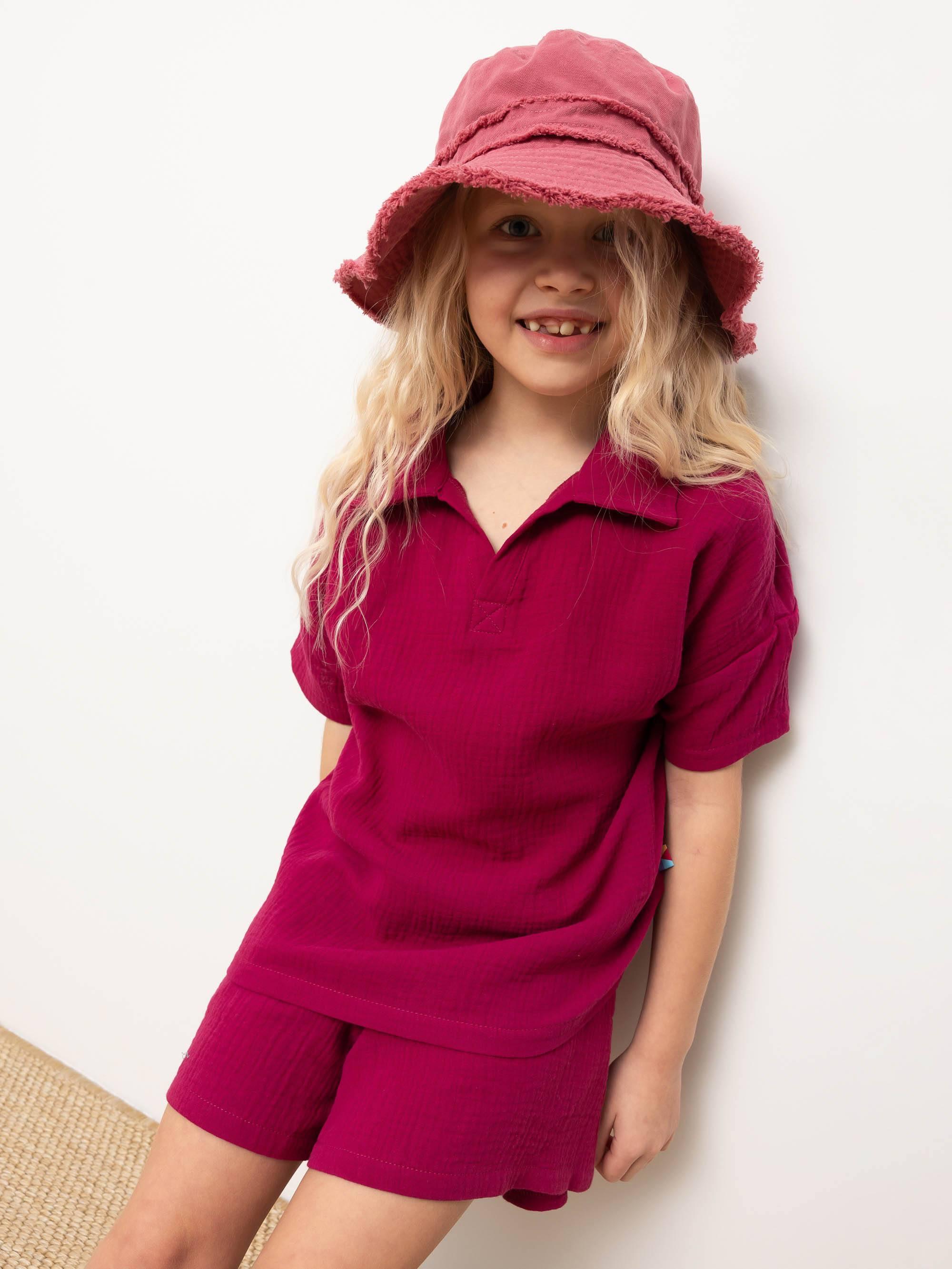 Light raspberry bucket hat made of thicker fabric