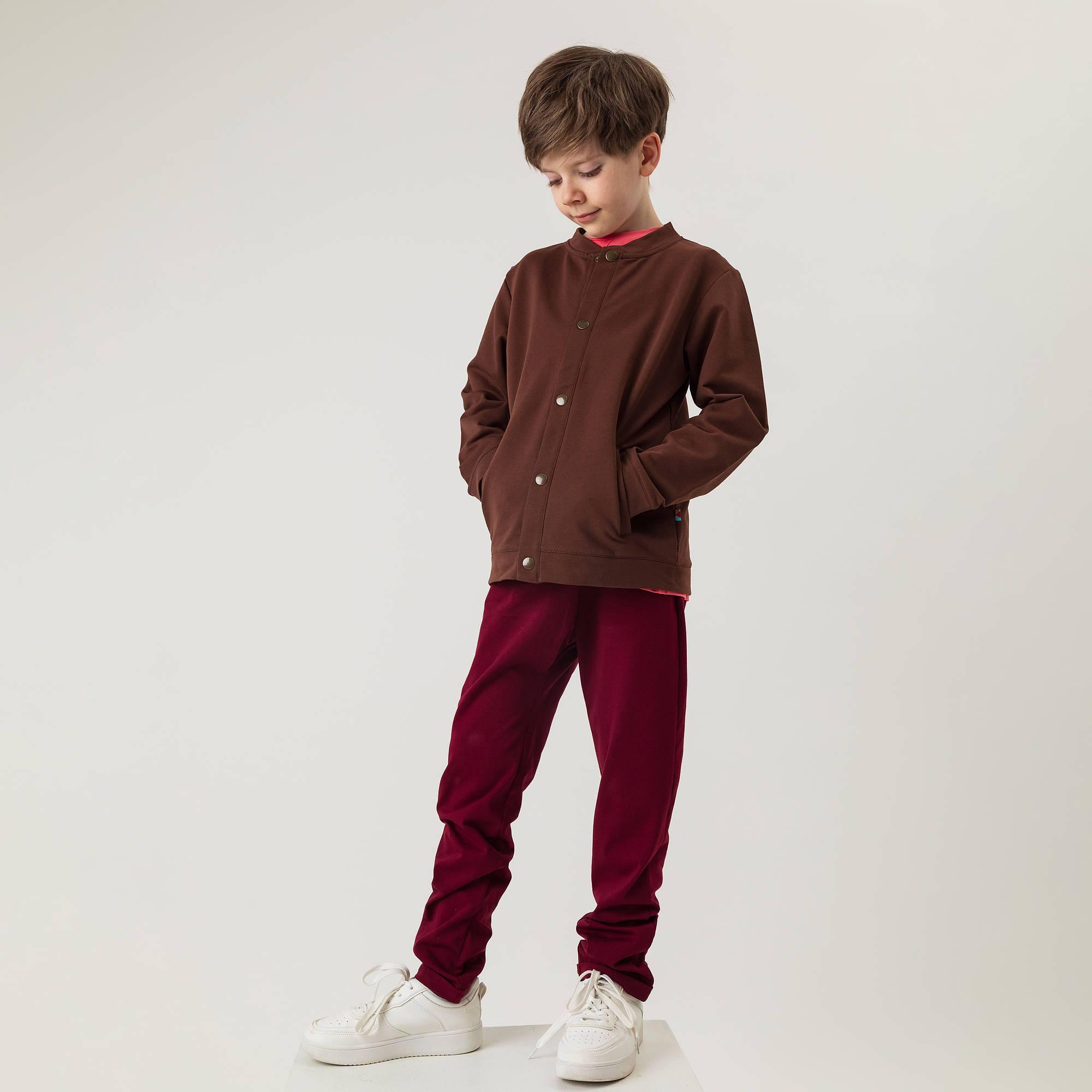 Burgundy pants with a pleat