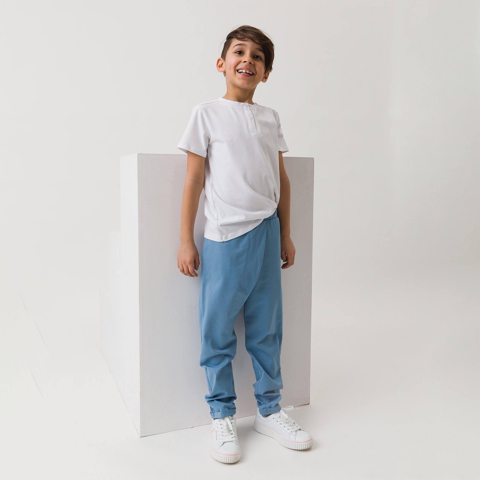 Sky blue pants with a pleat